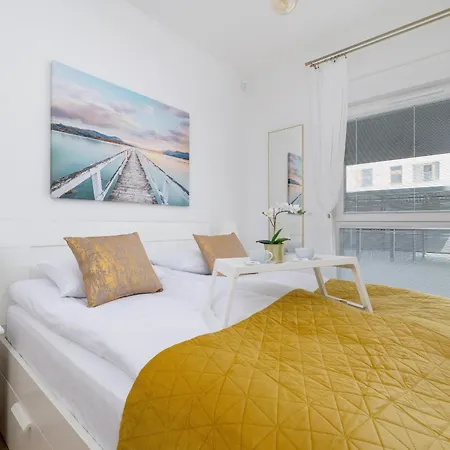 Luxury Two Bedroom Apartment With Terrace And Parking By Renters Prestige Katovice Exteriér fotografie