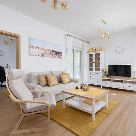 Luxury Two Bedroom Apartment With Terrace And Parking By Renters Prestige Katovice Exteriér fotografie