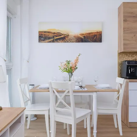 Luxury Two Bedroom Apartment With Terrace And Parking By Renters Prestige Katovice Exteriér fotografie