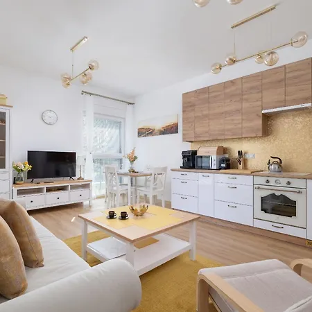 Luxury Two Bedroom Apartment With Terrace And Parking By Renters Prestige Katovice Exteriér fotografie